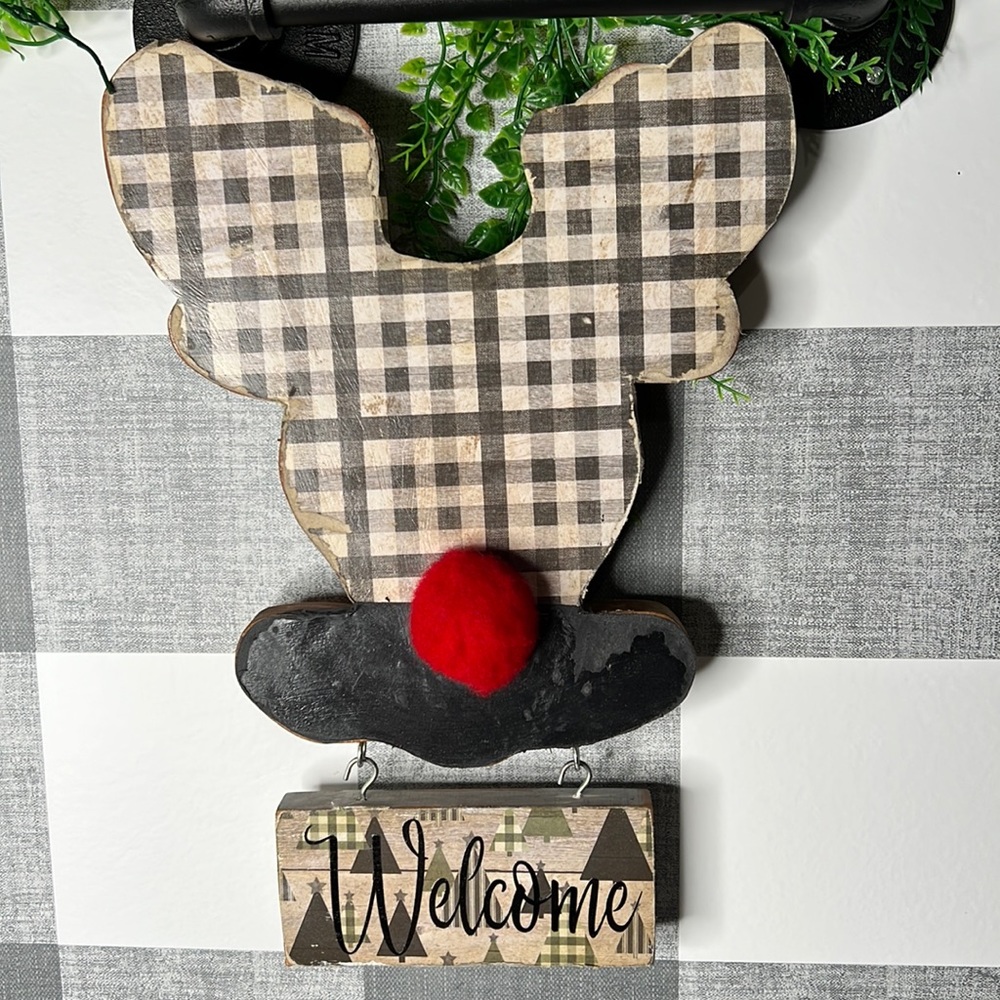 VTG Christmas Reindeer Sign